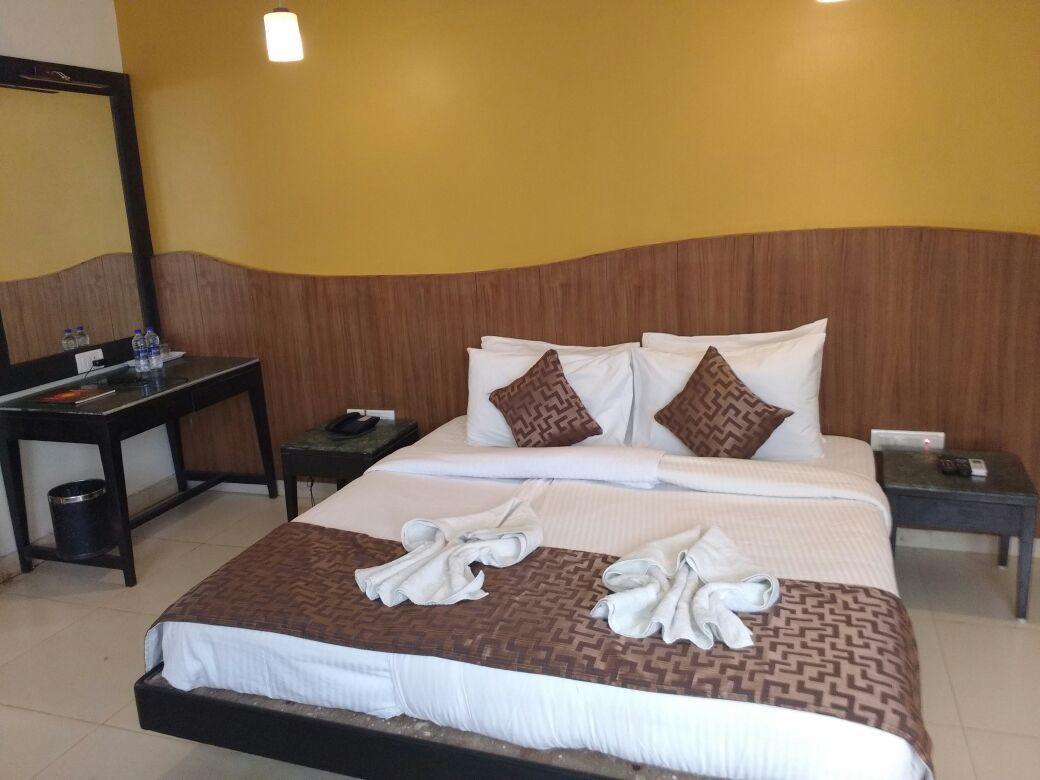 Ocean Waves Sun Baga Hotel Luaran gambar