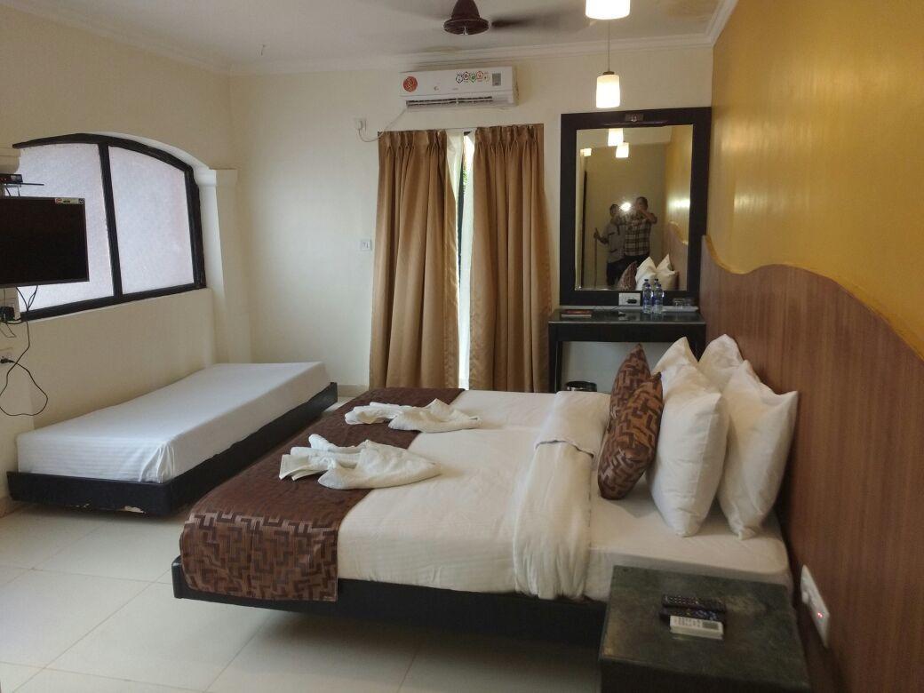 Ocean Waves Sun Baga Hotel Luaran gambar
