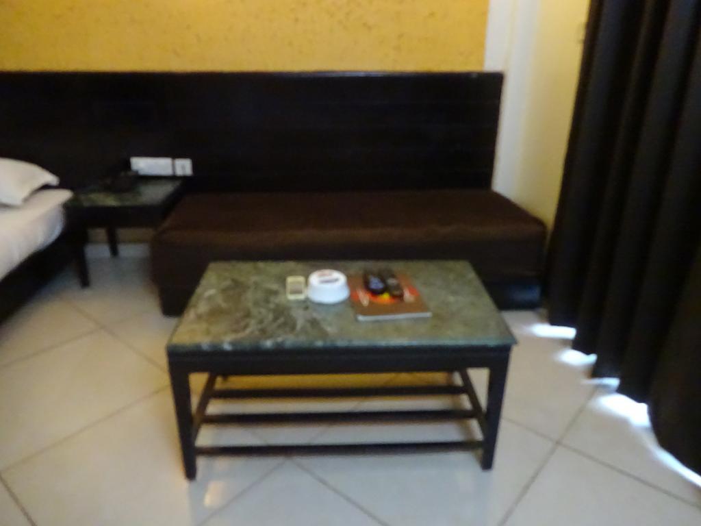 Ocean Waves Sun Baga Hotel Luaran gambar